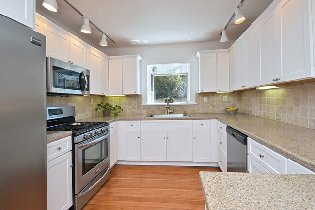 Building Photo - 10633 Chiquita St