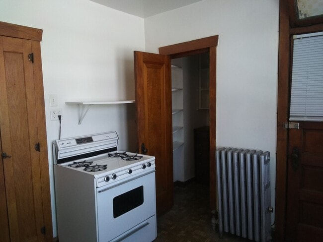 Building Photo - 3044 N Lockwood Ave
