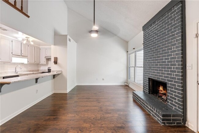 Building Photo - 1731 Twin Brooks Dr SE