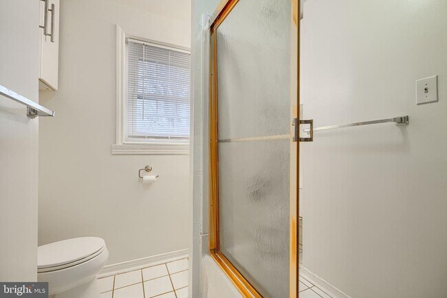 Building Photo - 1138 W Lombard St