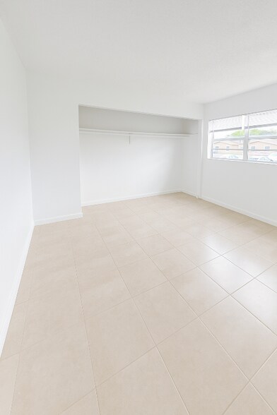 Building Photo - 3721 SW 60th Ave