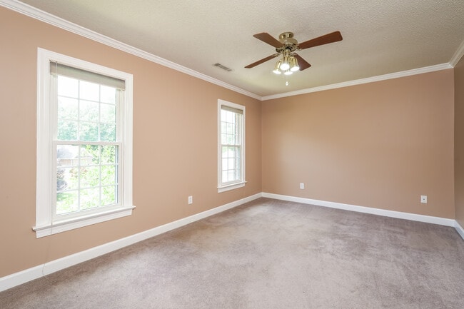 Building Photo - 213 Worthland Ct