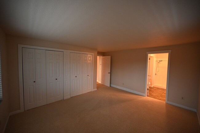 Building Photo - 4 bed 2 bath in Sequim, nice mountain view!