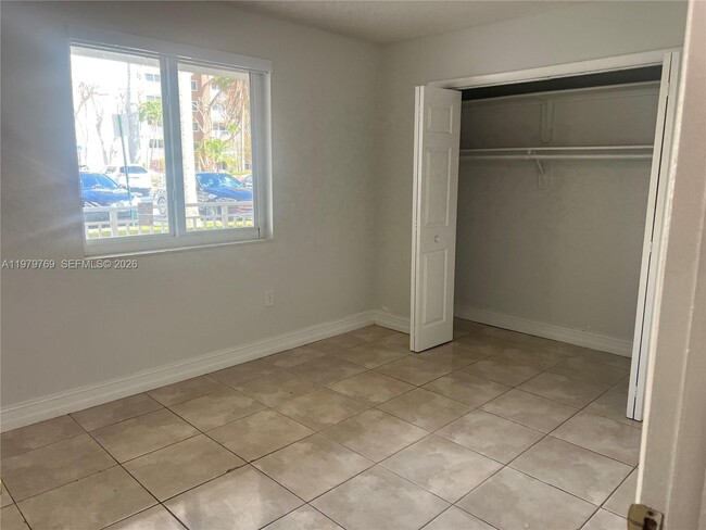 Building Photo - 6950 Miami Gardens Dr