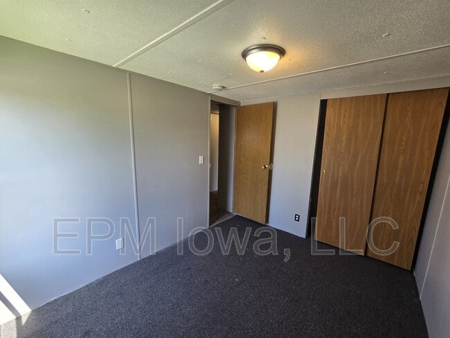 Building Photo - 700 W Ridgeway Ave