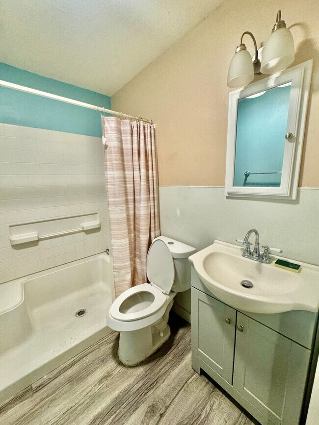 Building Photo - Lexington Subdivision-3/2-Move in ready! Call and schedule today!--Move in special