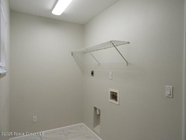 Building Photo - 394 Mott St SW