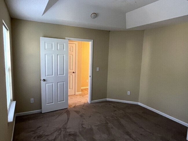 Building Photo - Refreshed 3 Bedroom House in NW Charlotte