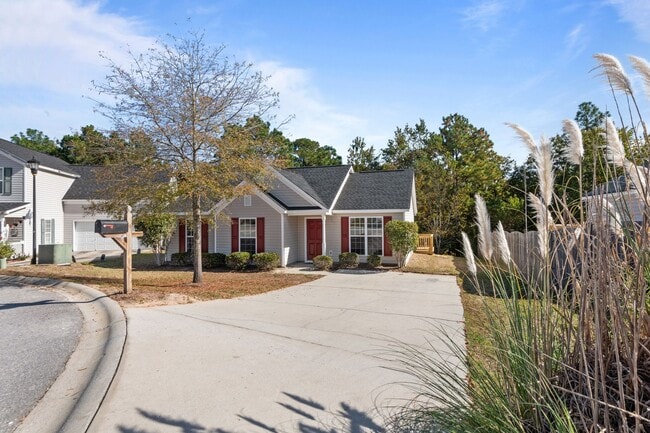 Building Photo - Beautiful 3 bedroom HOME