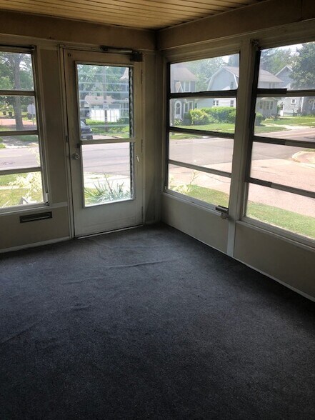Building Photo - 507 E Archwood Ave