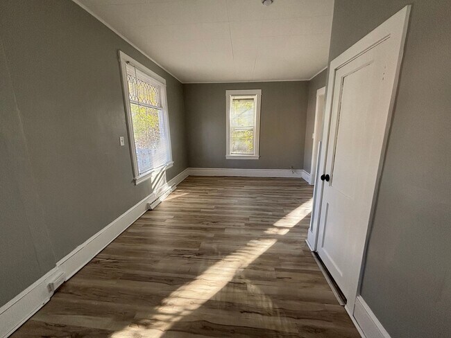 Building Photo - 2709 N Aldrich Ave