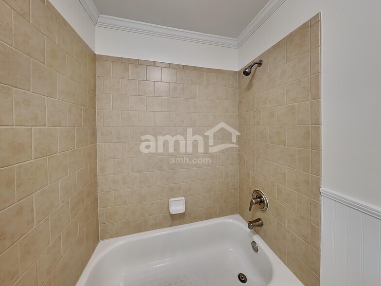 Building Photo - 132 Northbrooke Trace