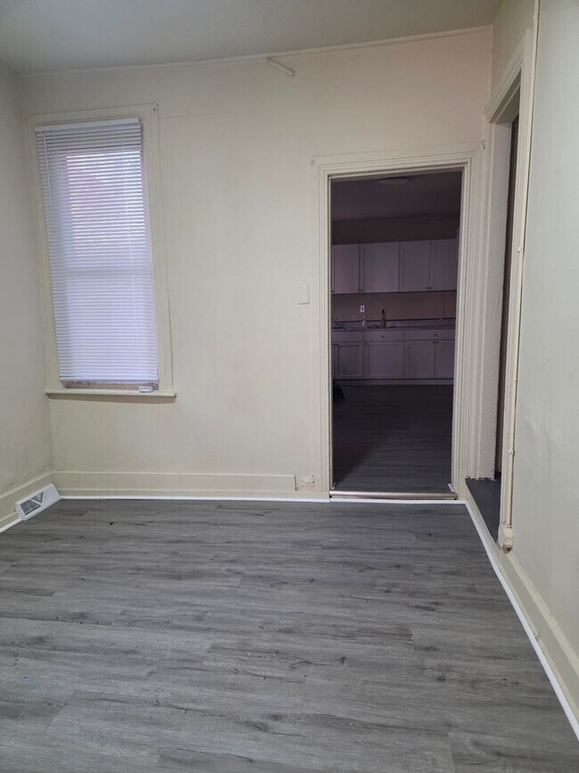 Building Photo - 459 Walnut St