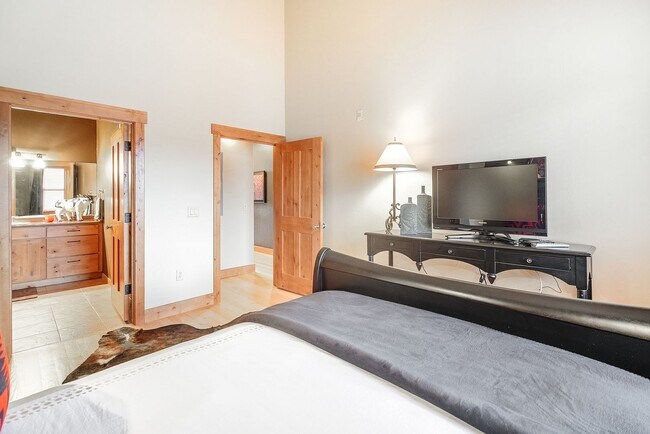 Building Photo - Downtown Frisco! Tons of space, amazing lo...