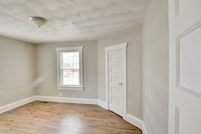 Building Photo - 1135 Jackson Ave