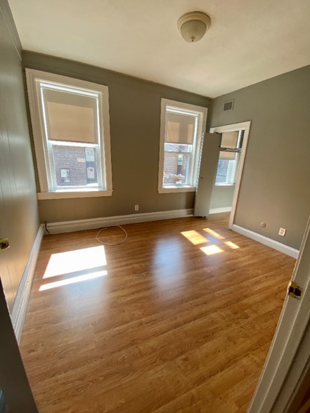 Building Photo - 1862 Beacon St