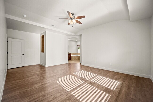 Building Photo - "Spacious 5-Bed Oasis with 3 Baths in Washington, UT – 3,171 Sq Ft of Comfort!"