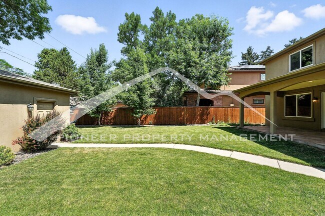 Building Photo - Luxury Meets Location – Impeccable 5BR Hom...