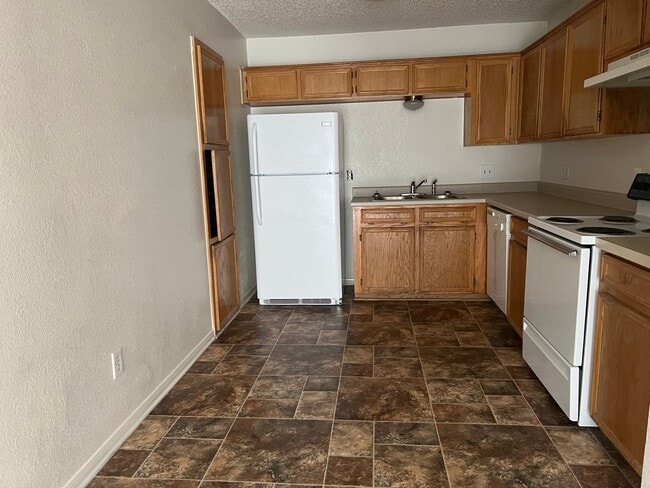 Building Photo - 402 Alpine St