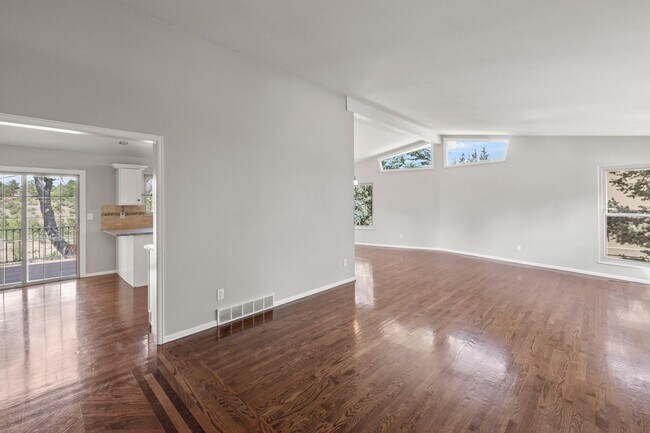 Building Photo - Great 4 Bedroom D20 Rockrimmon Home
