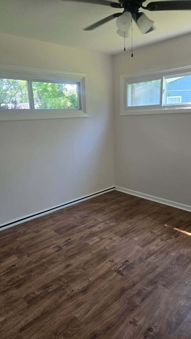 Building Photo - Beautiful home with fenced in backyard
