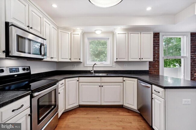 Building Photo - 220 S Matlack St