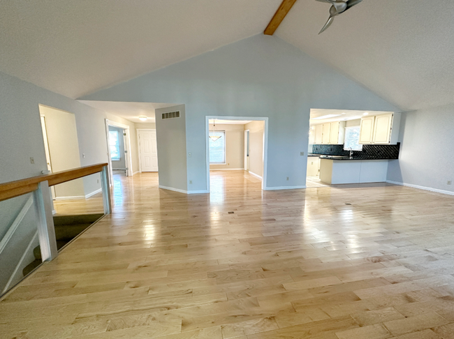 Building Photo - Elegant 4-Bedroom Home in Beautiful Lake S...