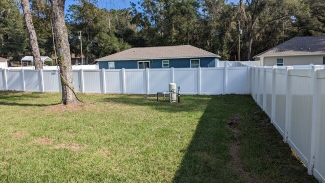 Building Photo - 4 Bedroom 2 Bath in Summerfield Florida
