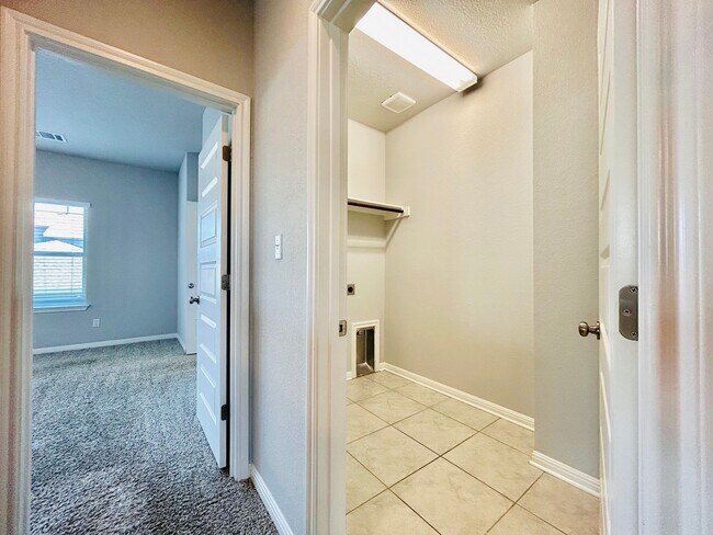 Building Photo - 1156 Capra Ln
