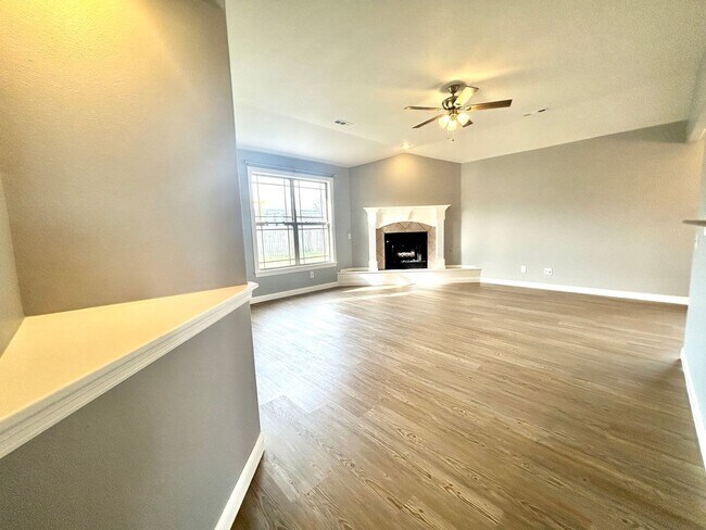 Building Photo - 3 bedroom 2 bath modern style home minutes from Centerton Main!!