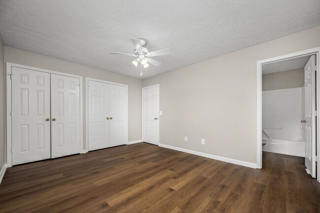 Building Photo - Hamlet Square Townhomes -2304A