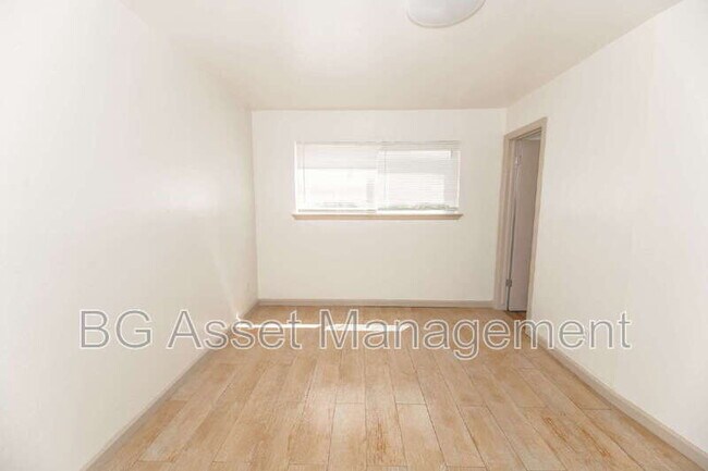 Building Photo - 728 Darina Ave