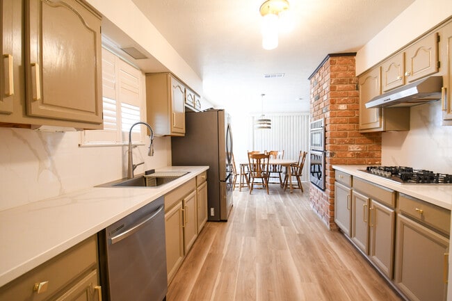 Building Photo - 4416 Wilson Dr