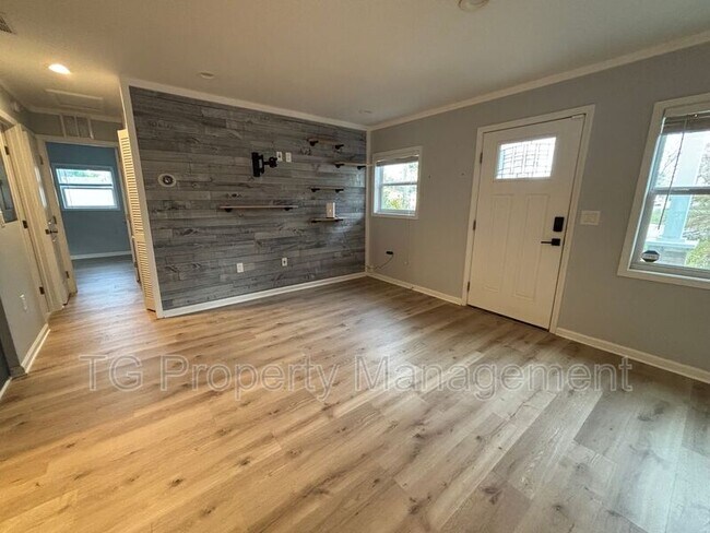 Building Photo - 14046 Aldridge Rd N