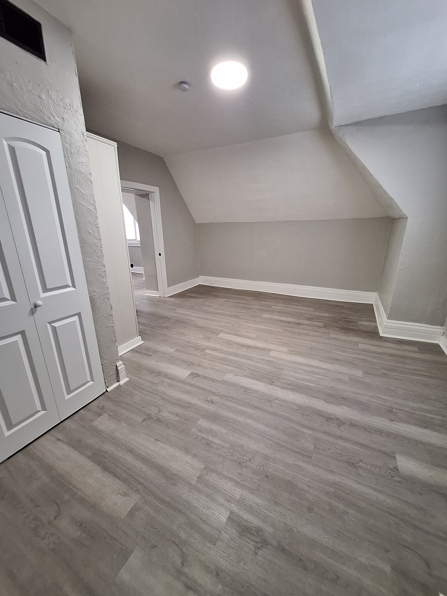 Building Photo - 307 S Park St