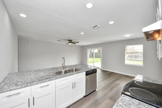 Building Photo - 4114 Fairgreen Ln