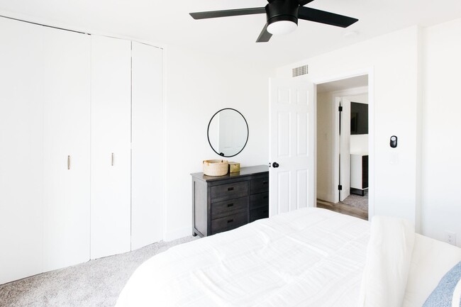 Building Photo - Stunning Remodel near Old Town!
