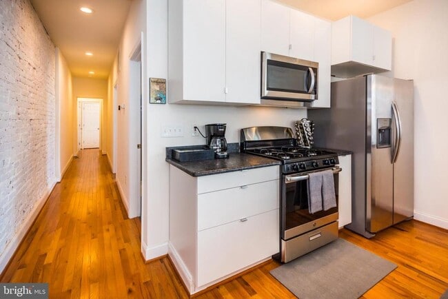 Building Photo - 600 S Linwood Ave