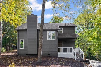 Building Photo - Beautifully updated and freshly painted 3-bed, 1.5 bath in Tega Cay!