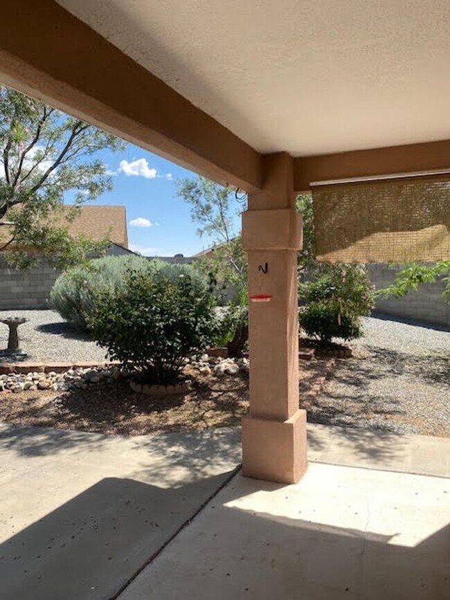 Building Photo - Beautiful 3 bedroom 2 bath home in Mirabel...