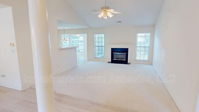 Building Photo - 342 Meadow Pathway Dr