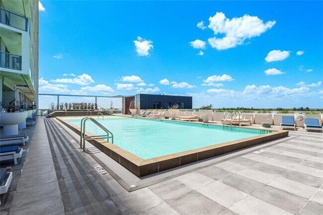 Building Photo - 2000 Metropica Wy