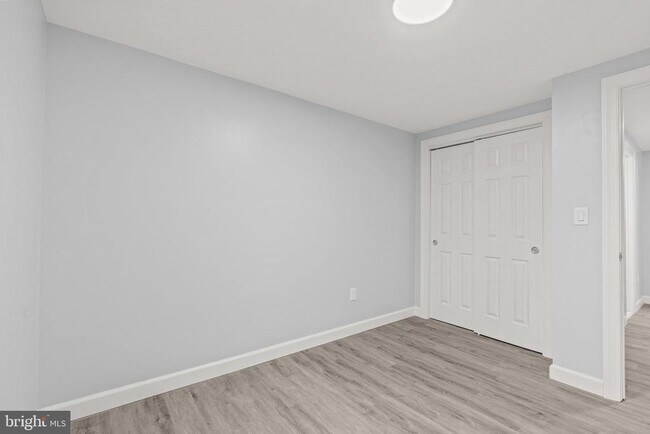 Building Photo - 34 Hinsdale Ln