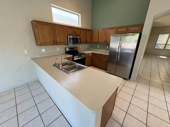 Building Photo - Great eastside location Pet friendly