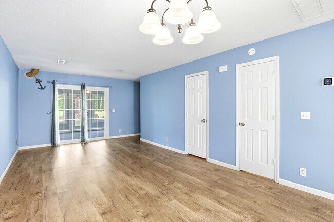 Building Photo - 102 Country Club Villa Dr