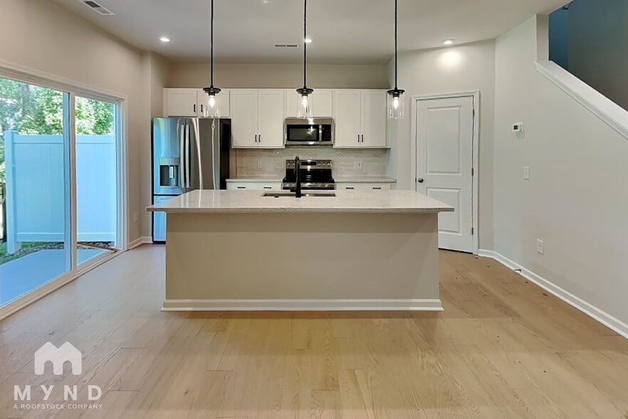 Building Photo - 6005 Longar Ln
