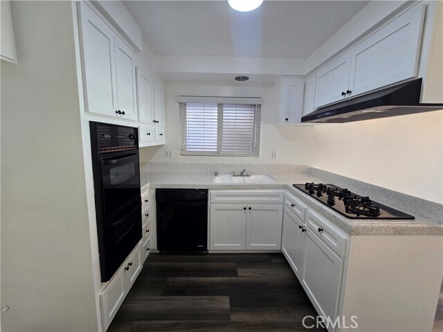 Primary Photo - 17081 Evergreen Cir