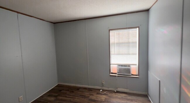 Building Photo - 115 Mary Ave