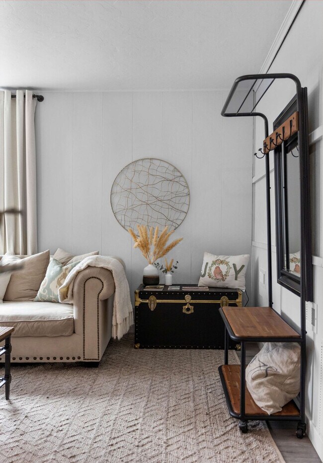 Building Photo - 120 4th Ave N