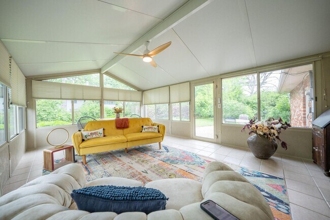 Building Photo - Charming Home in Valley View Gardens